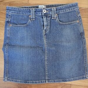 Y2K Levi's Women's Blue Denim Skirt, Size 9
